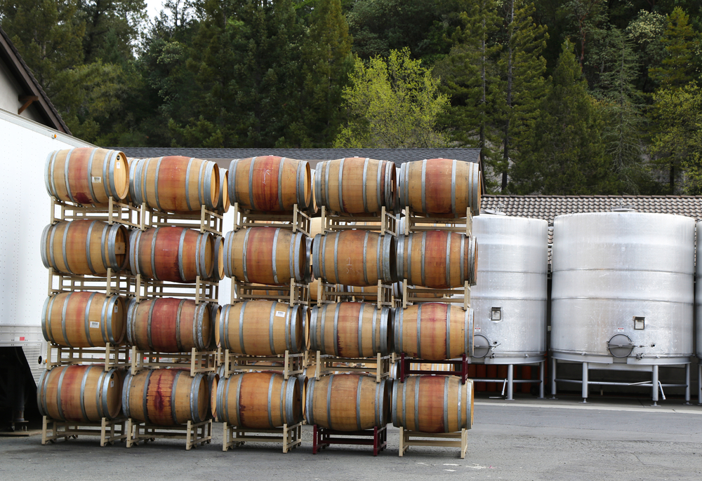 https://www.crushbrew.com/wp-content/uploads/2014/12/oak-stainless-wine-barrells.jpg